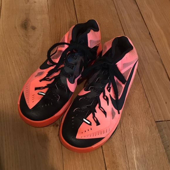 Nike shoes - Picture 2 of 3